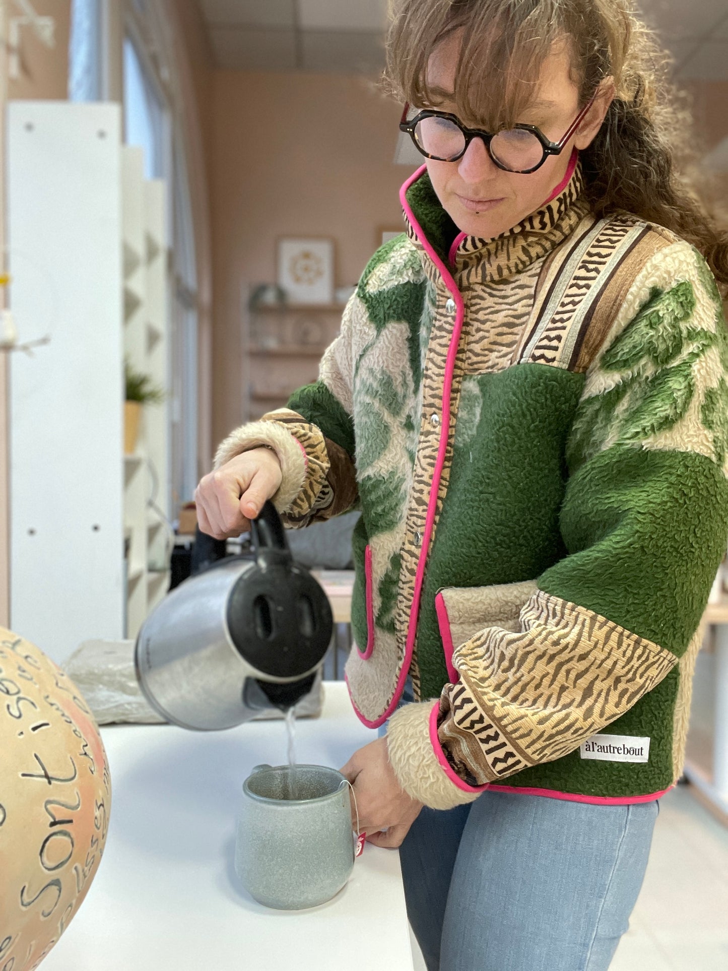 Veste Mazette : couverture vert/beige et tapisserie ethnique