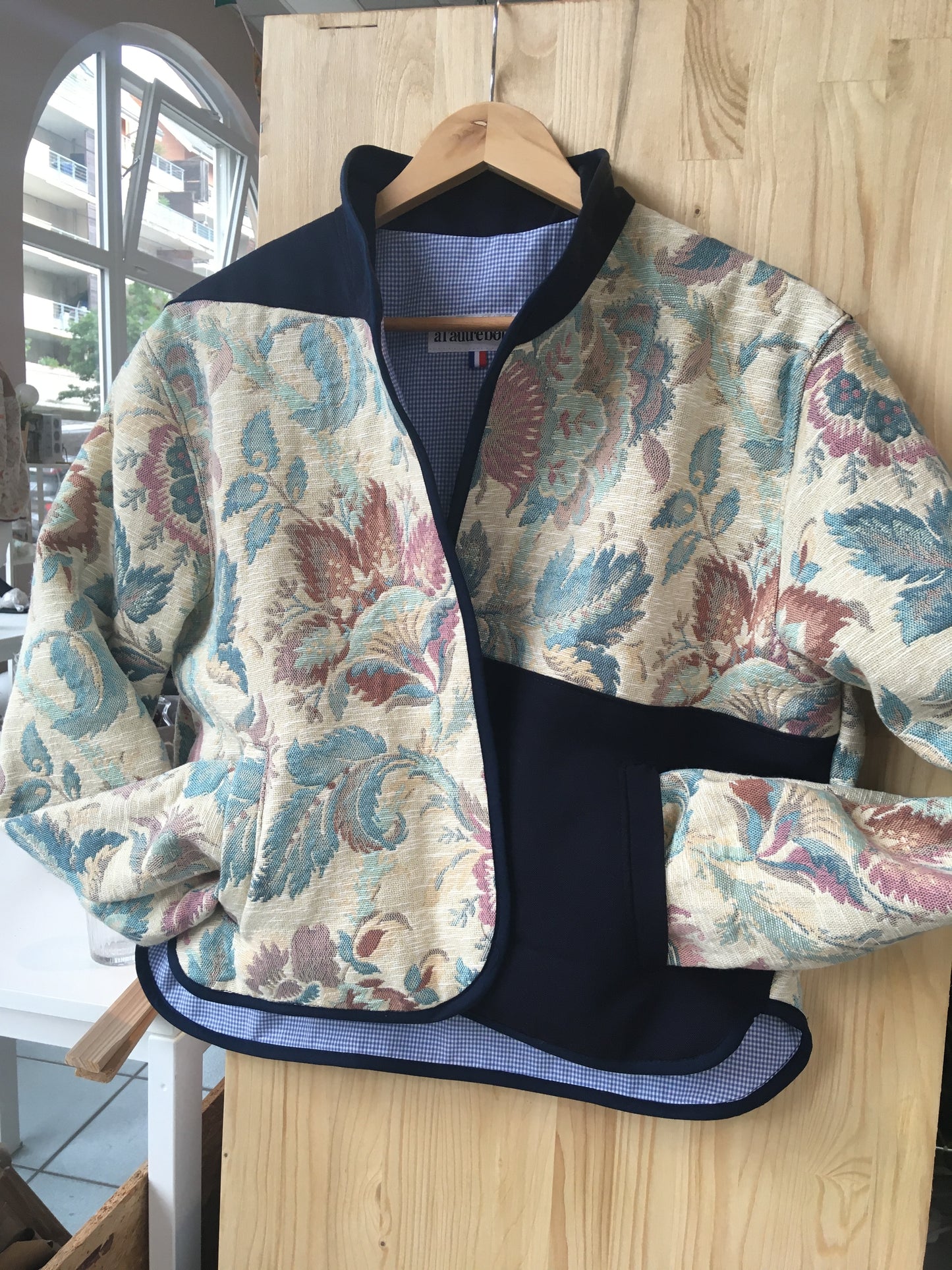 Veste courte - tapisserie bleue
