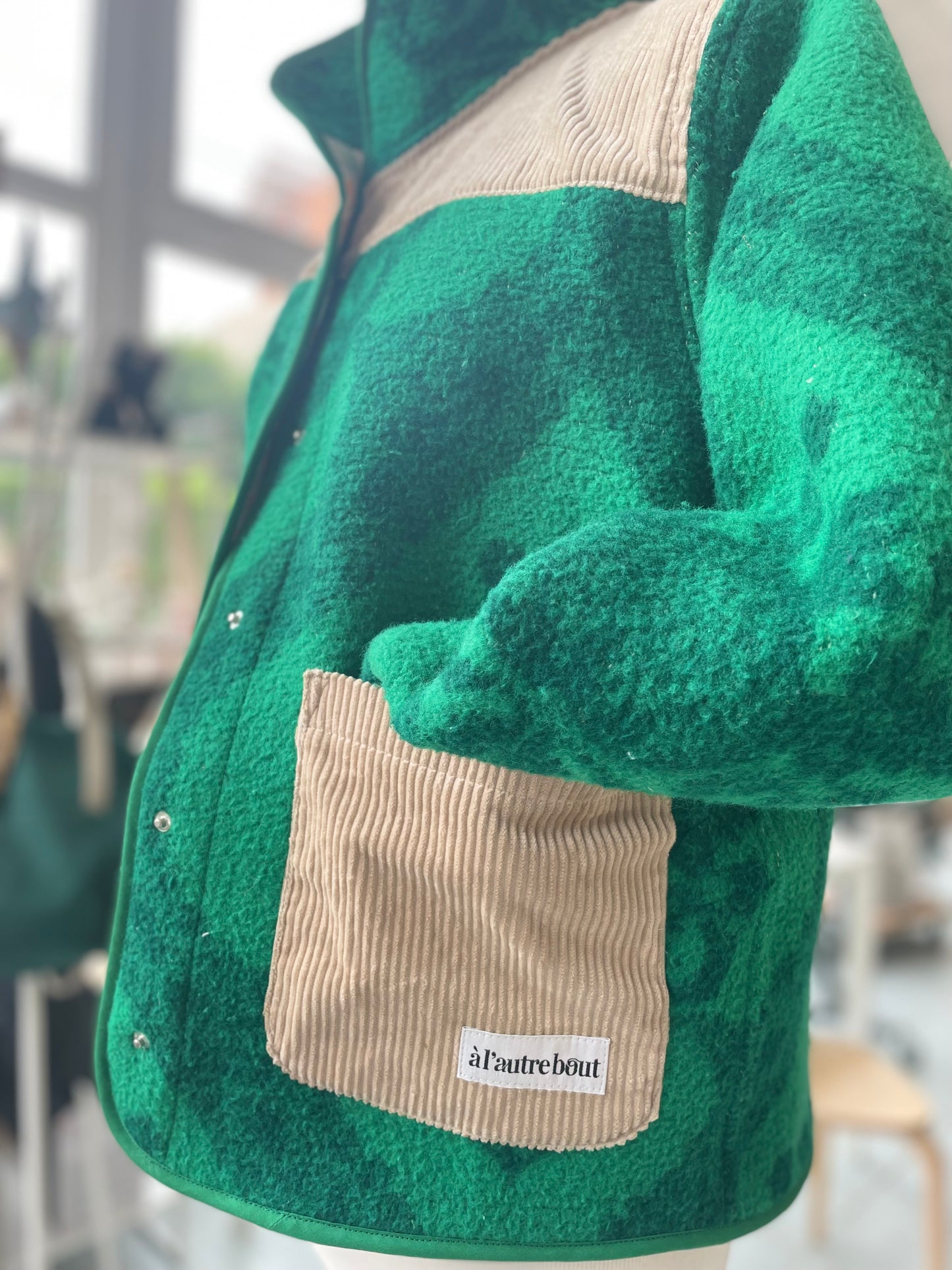 Veste Mazette : couverture verte et velours côtelé