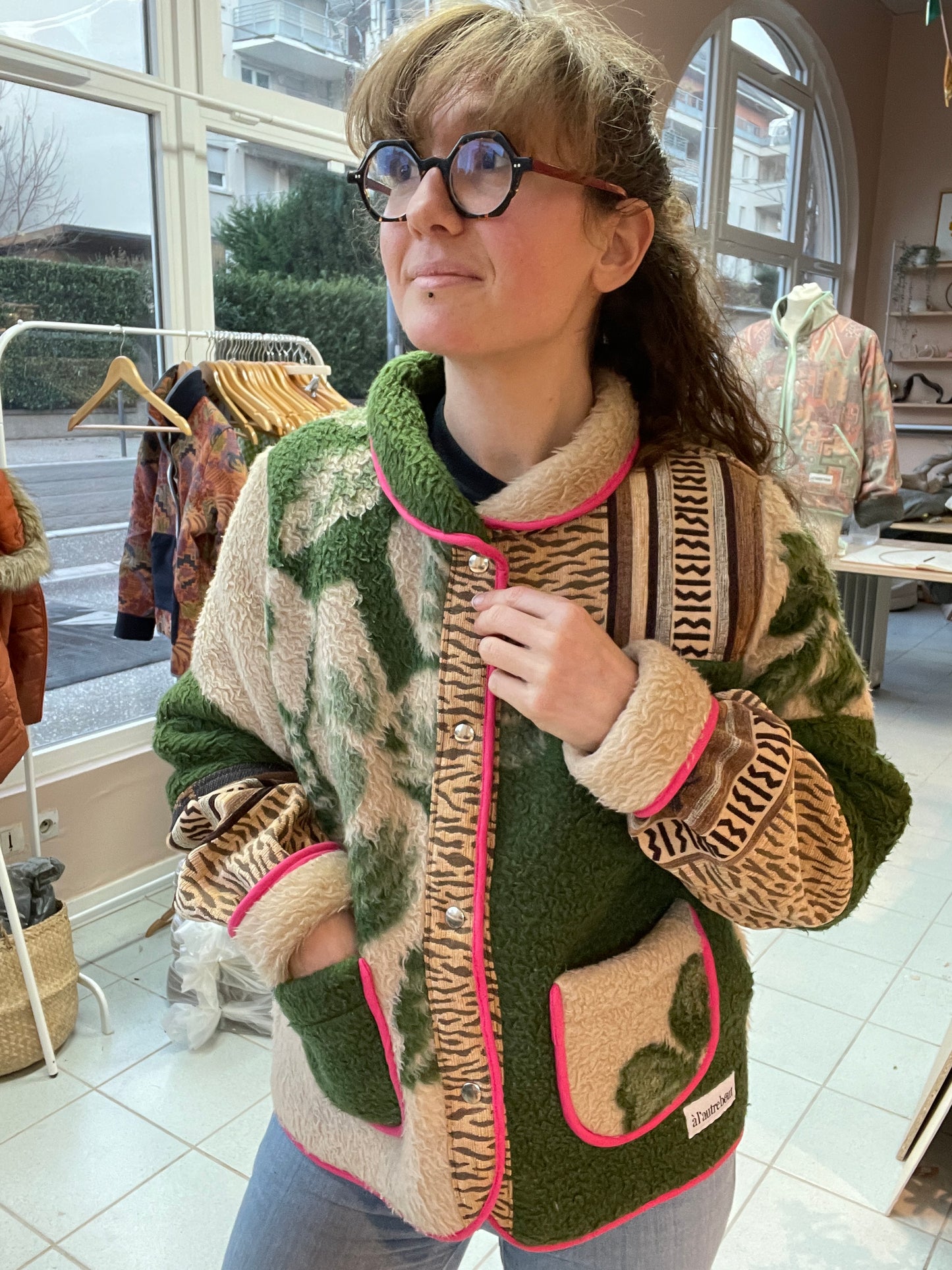 Veste Mazette : couverture vert/beige et tapisserie ethnique