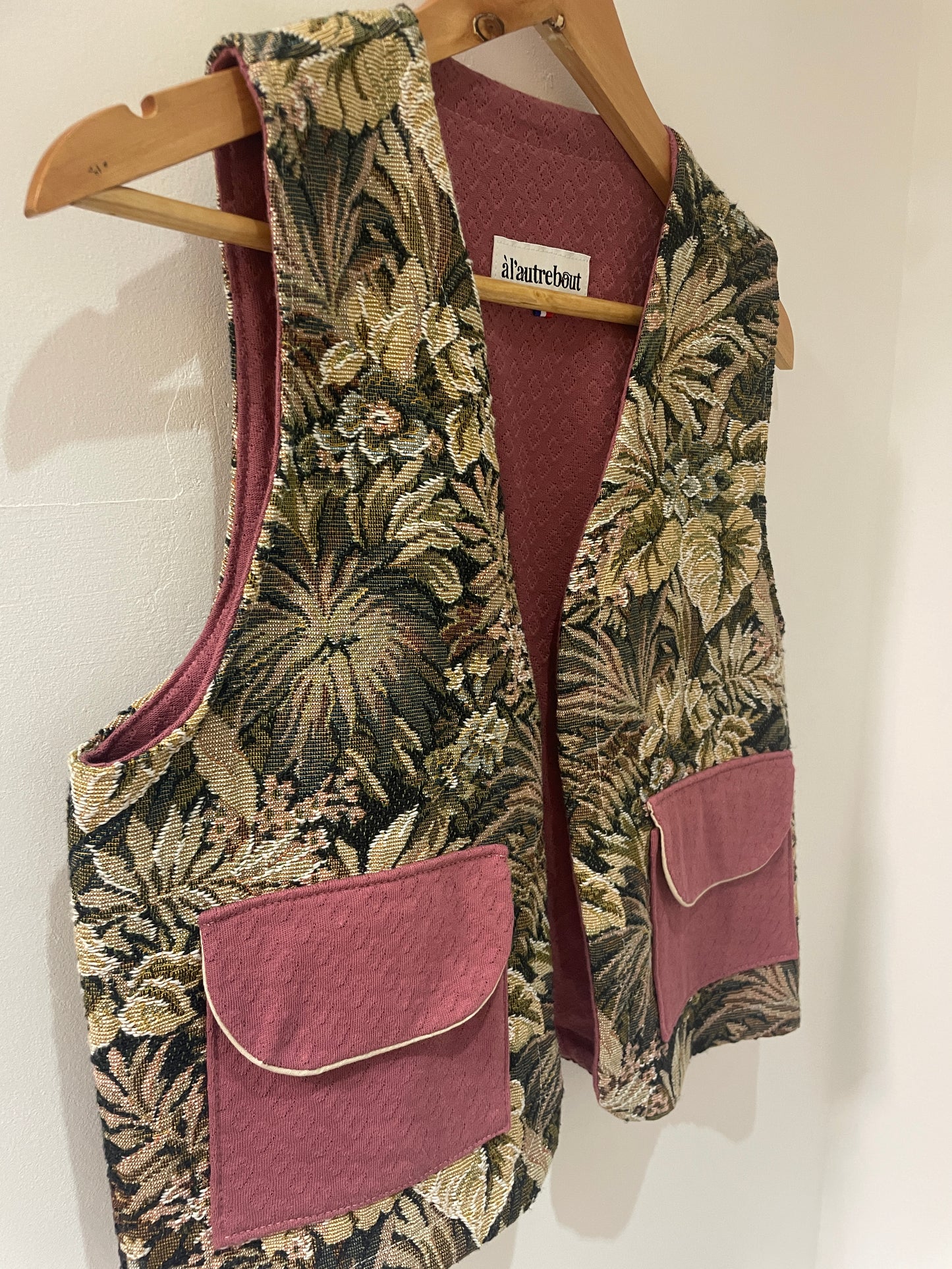 Gilet - tapisserie fleurie et bordeaux