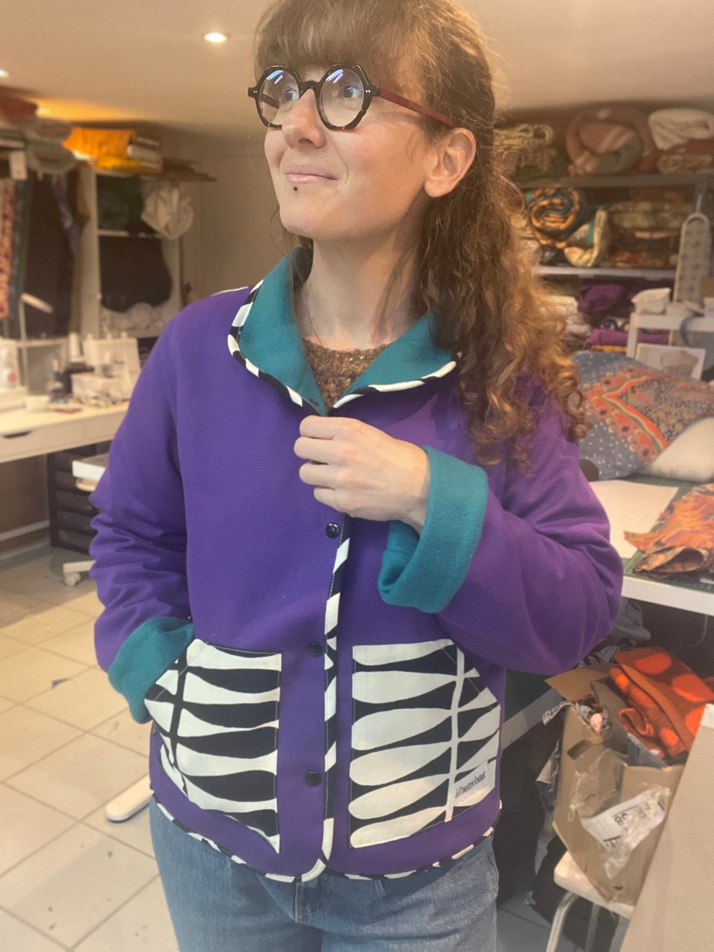 Veste Mazette : rideau violet, plaid et coussin
