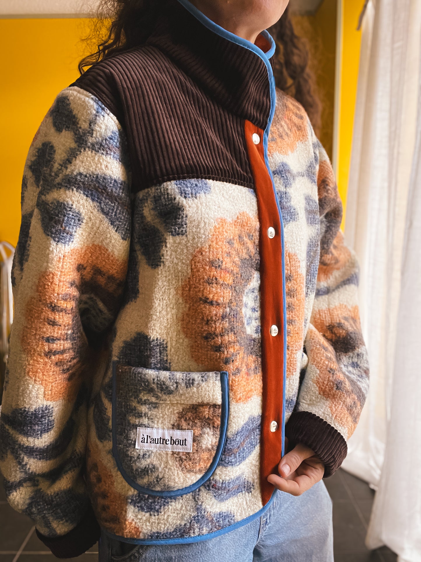 Veste Mazette : couverture à fleurs et velours côtelé