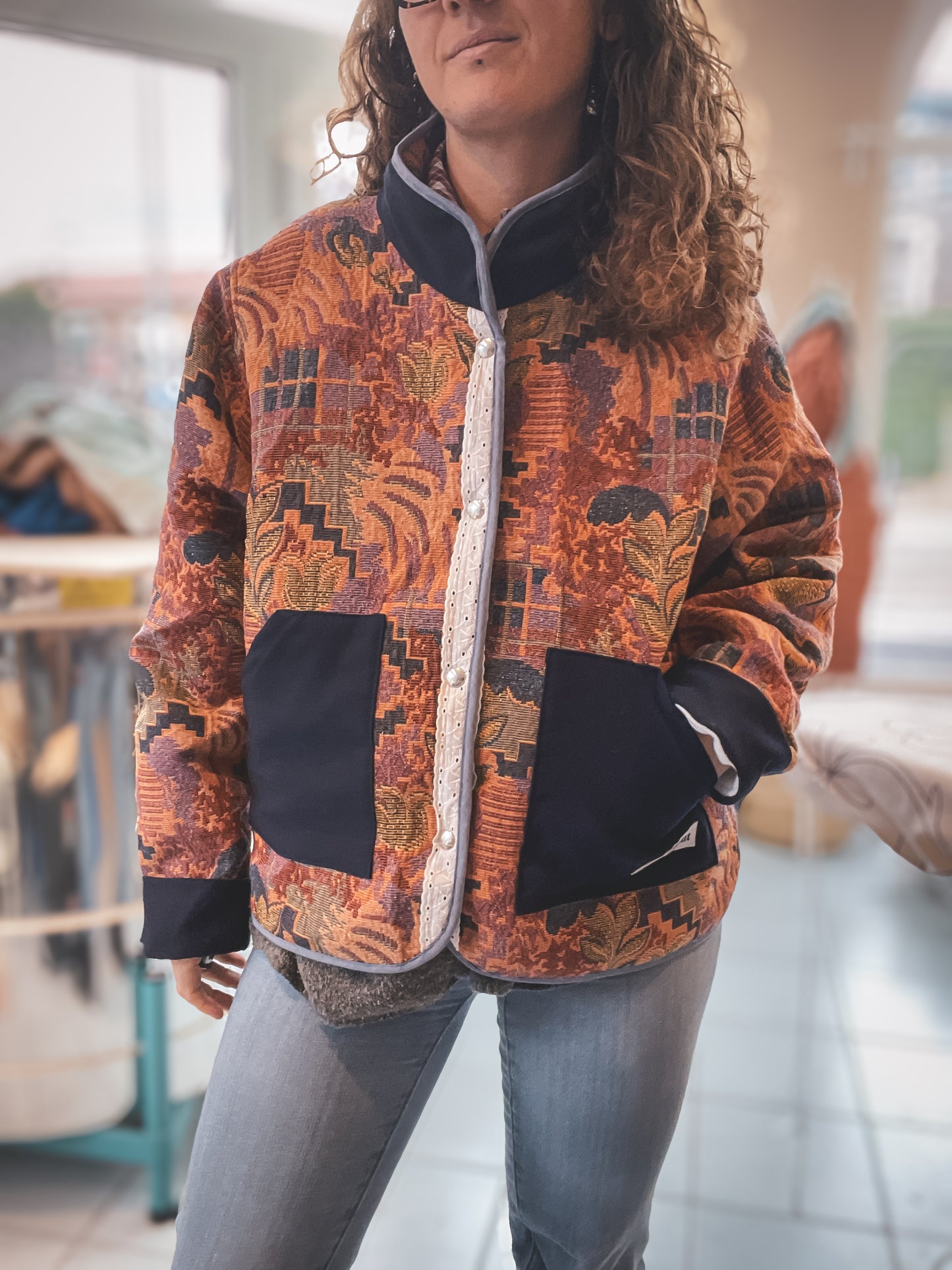 Veste Mazette : tapisserie graphique et dentelle