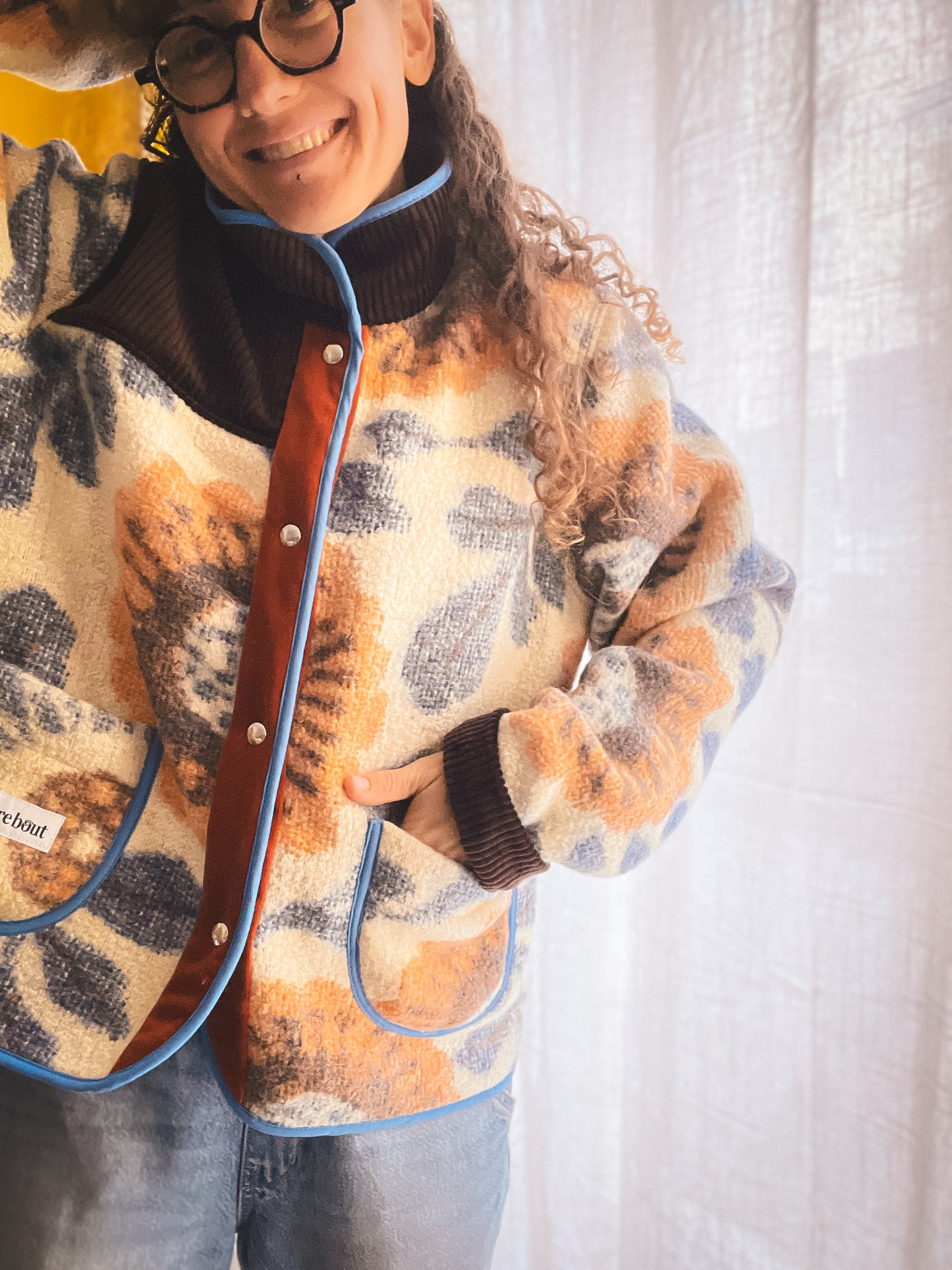 Veste Mazette : couverture à fleurs et velours côtelé