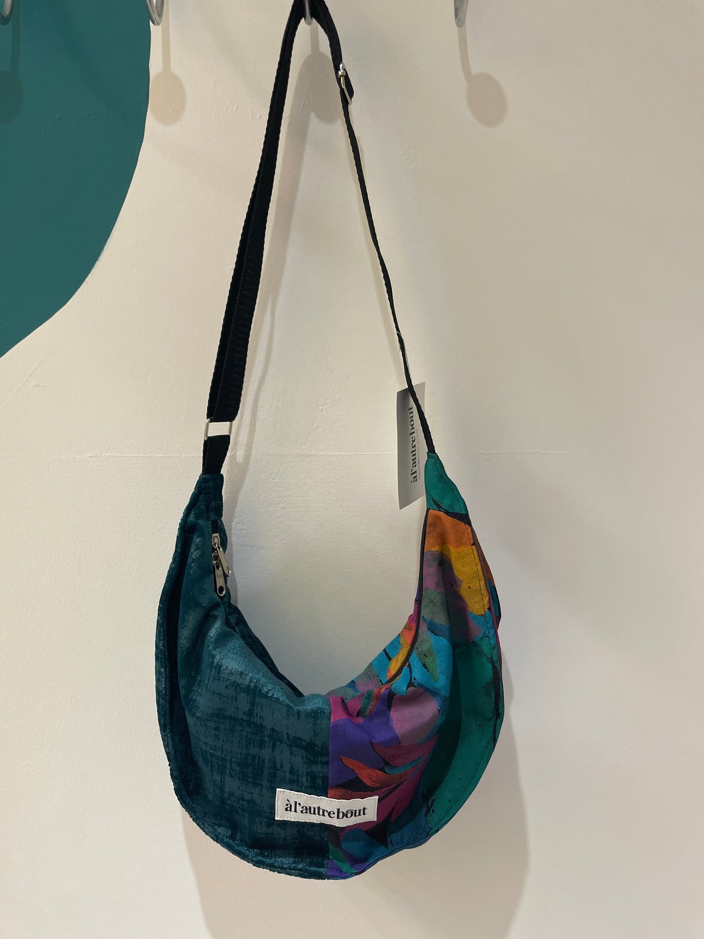 Sac demi lune - rideau coloré et vert sapin