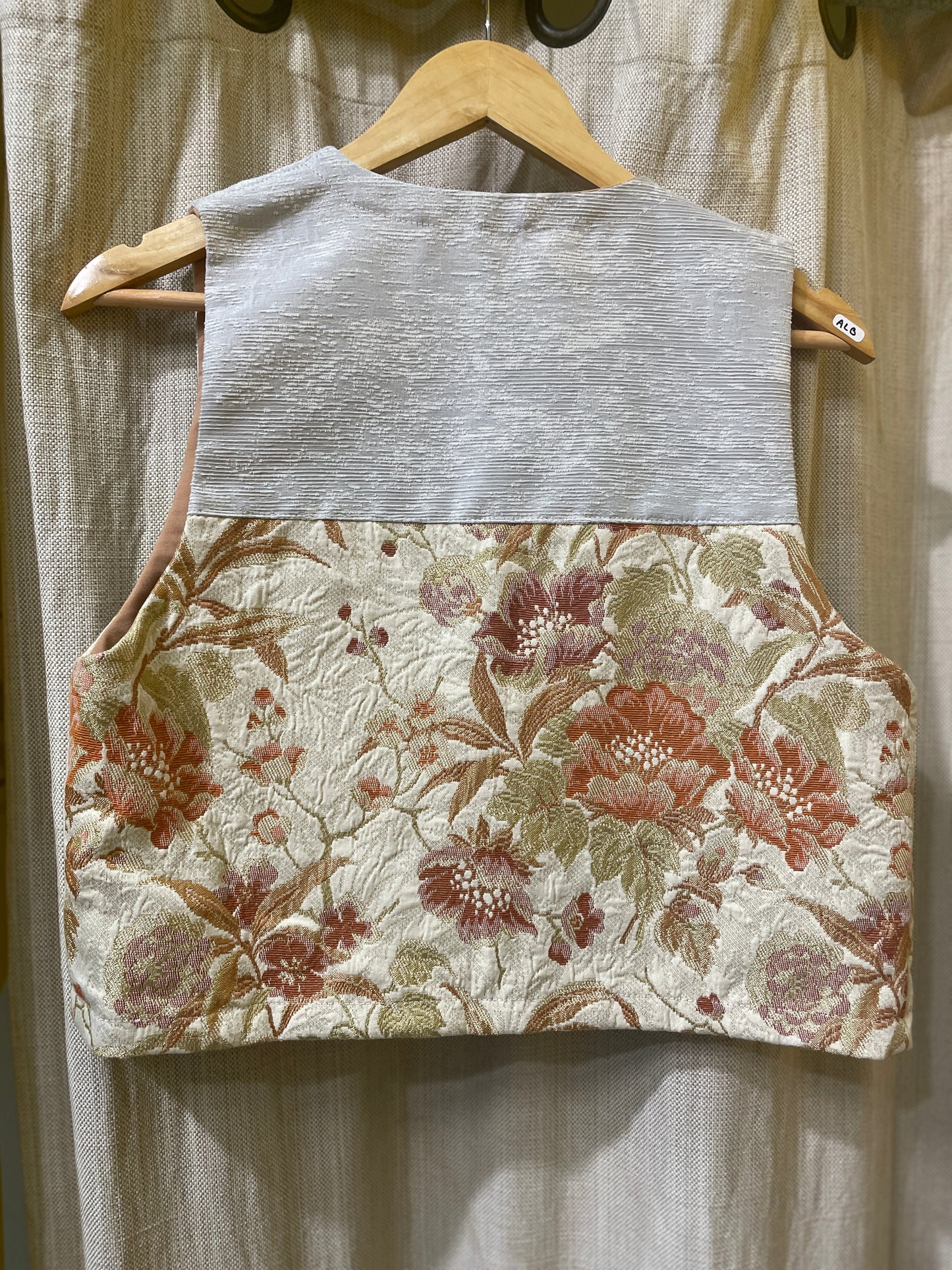 Gilet - tapisserie vintage orange et ecru