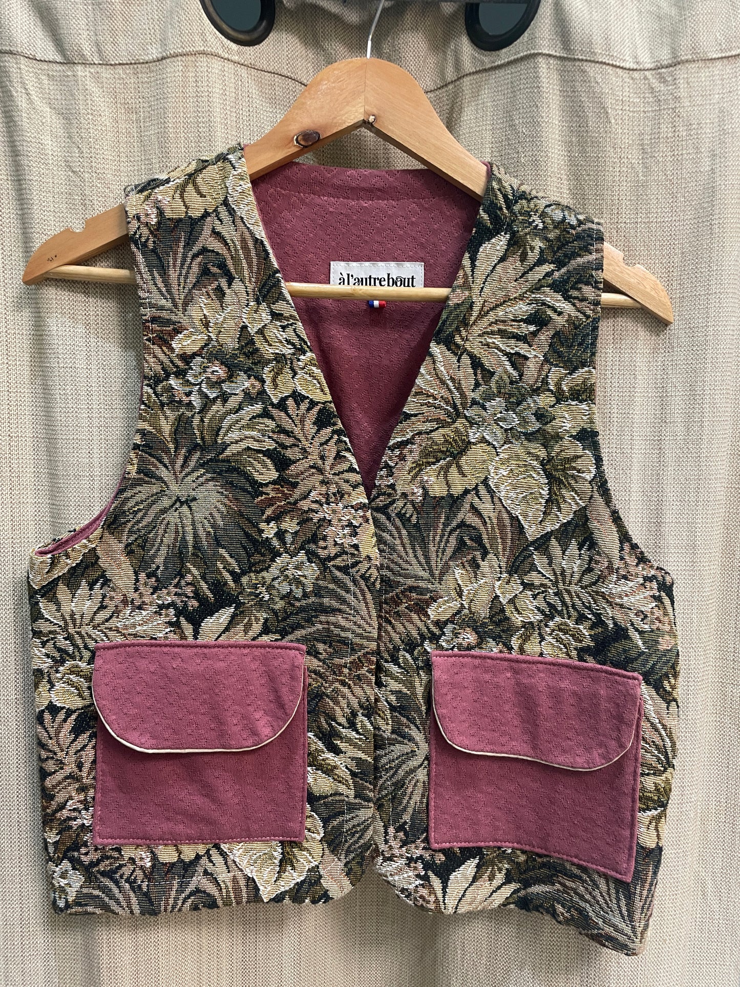 Gilet - tapisserie fleurie et bordeaux