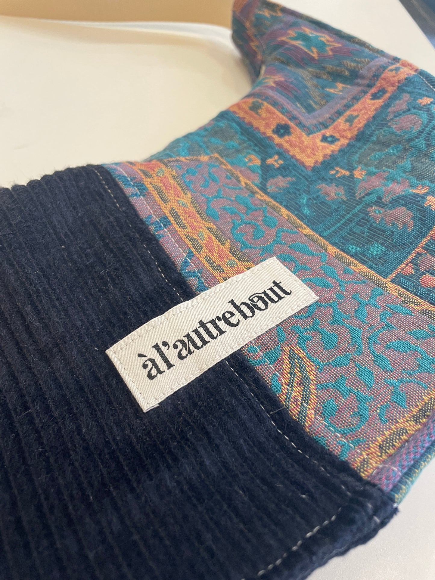 Sac demi lune - rideau graphique et velours côtelé