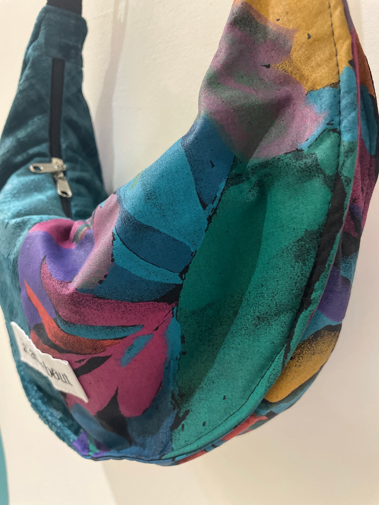 Sac demi lune - rideau coloré et vert sapin