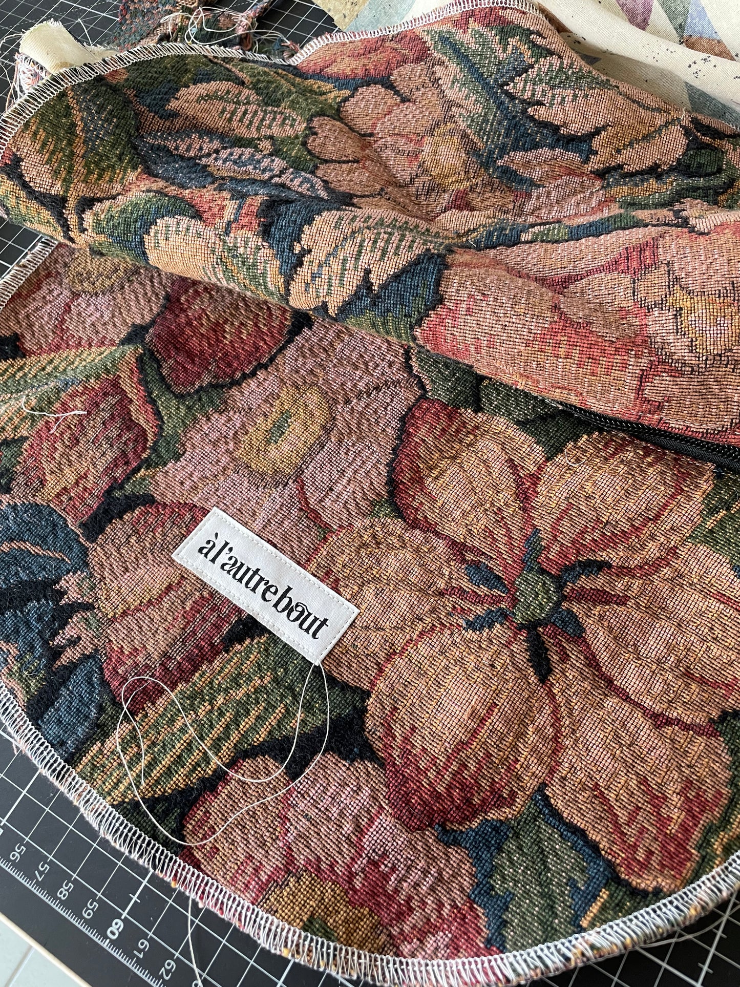 Sac demi lune - tapisserie fleurie