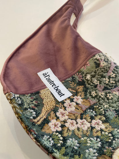 Sac demi lune - tapisserie et velours rose