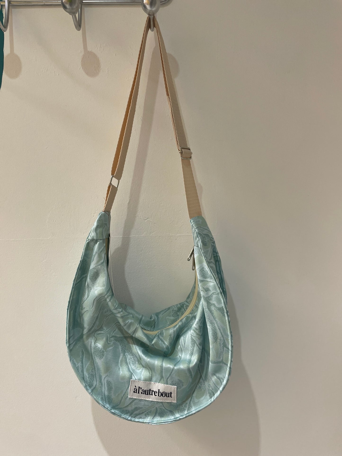 Sac demi lune - rideau turquoise brillant