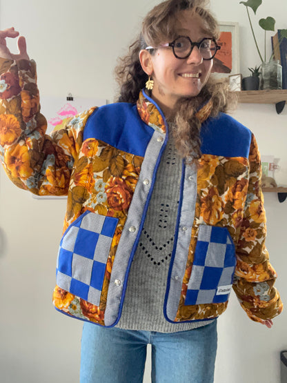 La doudoune : couverture fleurie et bleu de travail